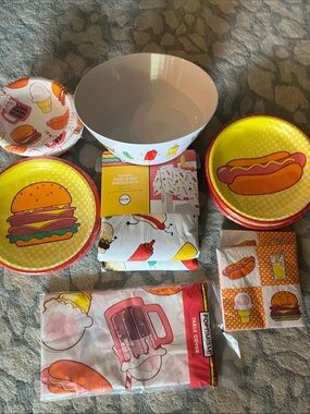 Summer Party Set 24 Plates, 16 Bowls, 2 tablecloths, 36 Napkins, 1 Serving Bowl